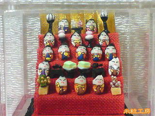 米粒アート作品：米粒雛人形　5段15人飾り雛壇